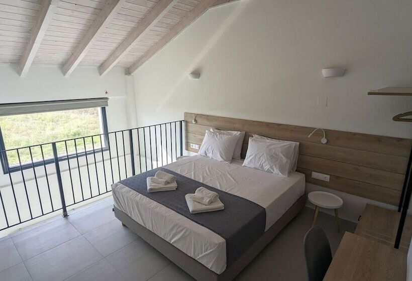 בית מלון כפרי Costa Ionica Mytikas Seaside