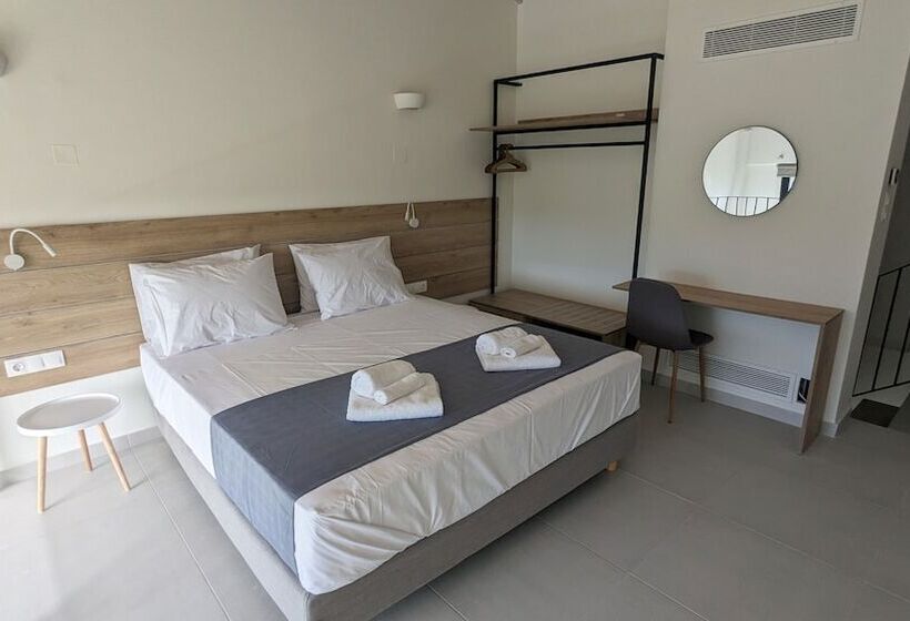 בית מלון כפרי Costa Ionica Mytikas Seaside