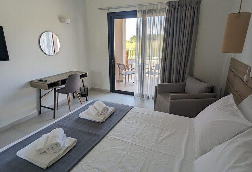 בית מלון כפרי Costa Ionica Mytikas Seaside