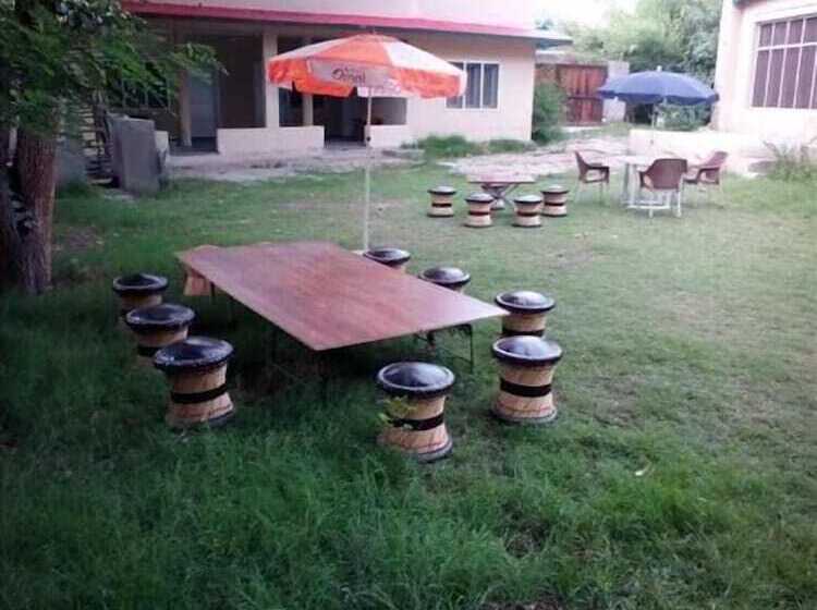 Отель Cross Roads