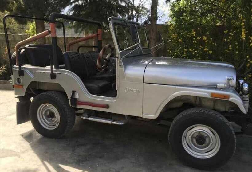 Отель Cross Roads