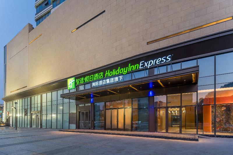 בית מלון כפרי Holiday Inn Express Heze City Center By Ihg