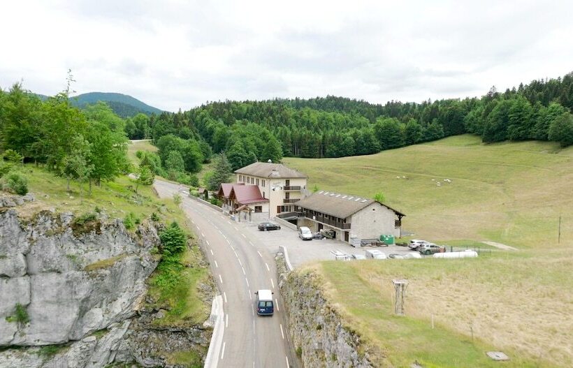 فندق Hostel Quartier Libre