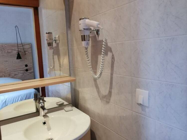 فندق Hostel Quartier Libre