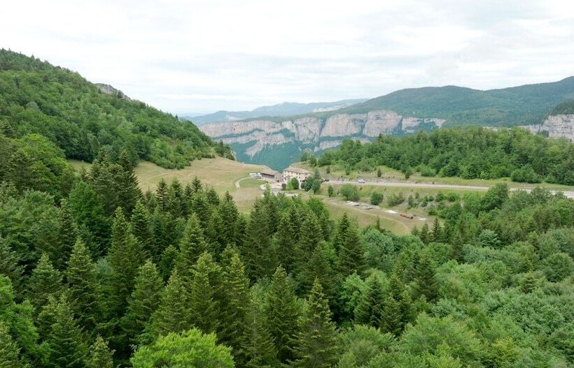 فندق Hostel Quartier Libre