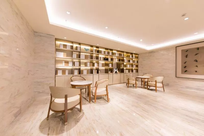 هتل Ji  Shanghai Hongqiao Airport