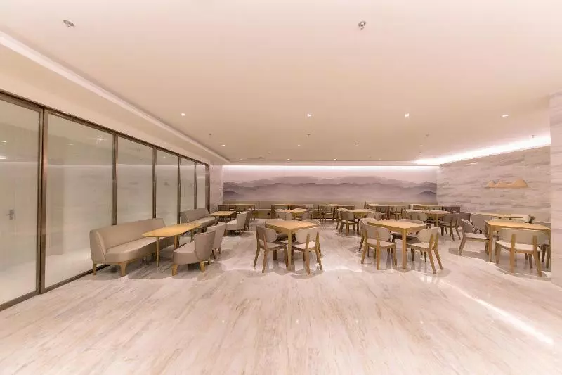 هتل Ji  Shanghai Hongqiao Airport