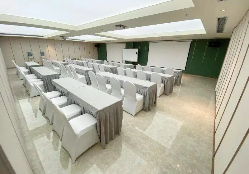 هتل Ji  Shanghai Hongqiao Airport