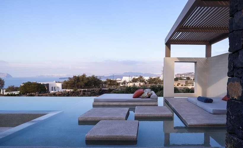 Отель Potnia Theron Suites