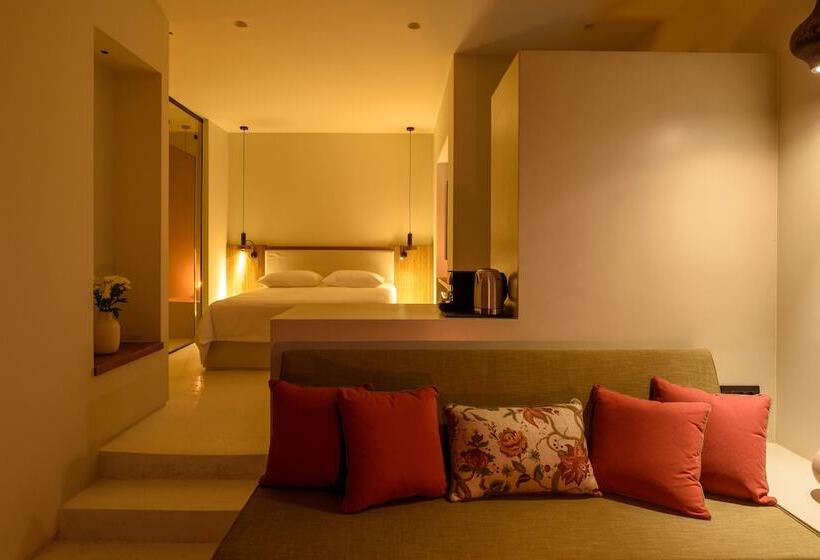 Отель Potnia Theron Suites