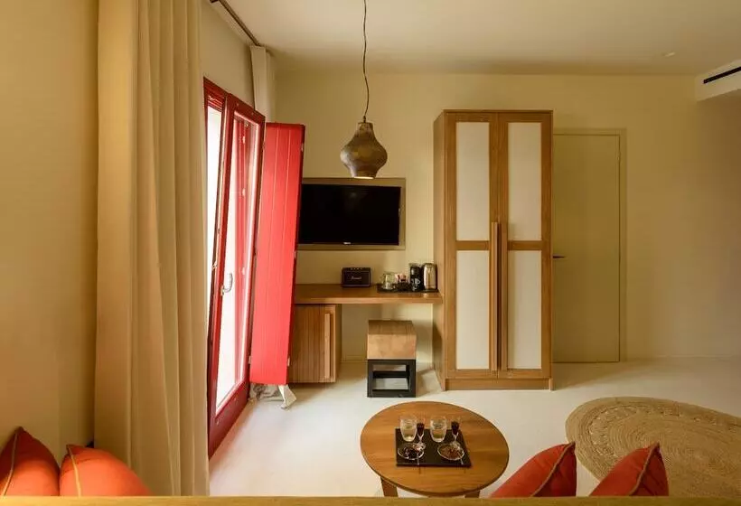 Hotelli Potnia Theron Suites