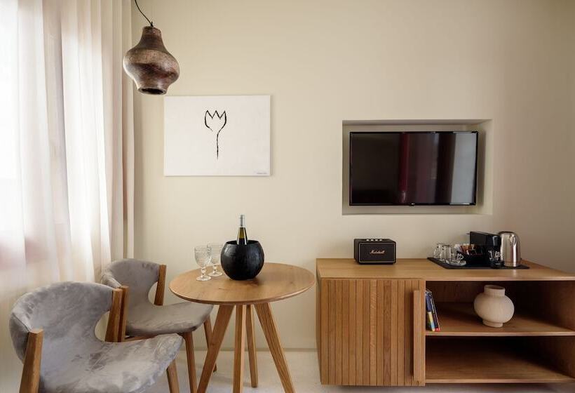 Отель Potnia Theron Suites