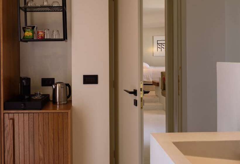 Отель Potnia Theron Suites