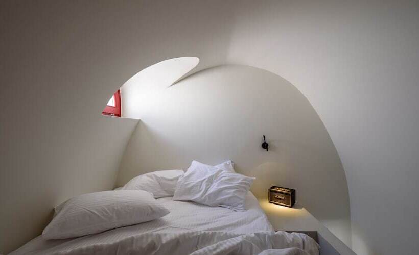 Отель Potnia Theron Suites