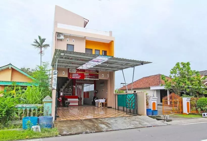 Hotelli Tahesa Guesthouse Syariah By Oyo