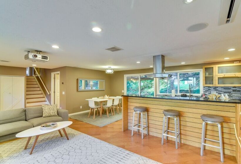 Lake Oswego Home W/ Covered Patio: Near Portland!