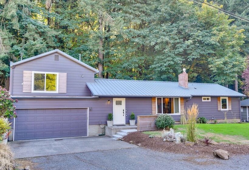 Lake Oswego Home W/ Covered Patio: Near Portland!