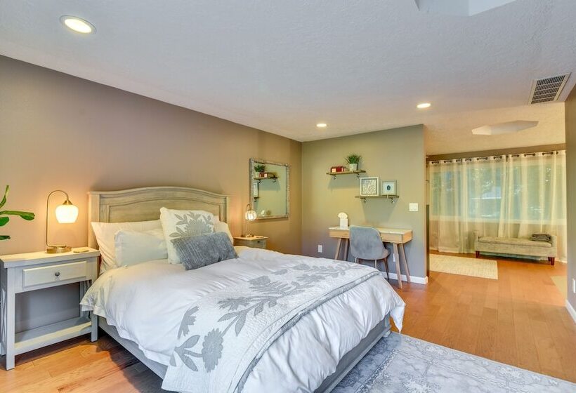 Lake Oswego Home W/ Covered Patio: Near Portland!