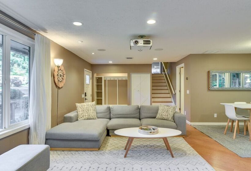 Lake Oswego Home W/ Covered Patio: Near Portland!