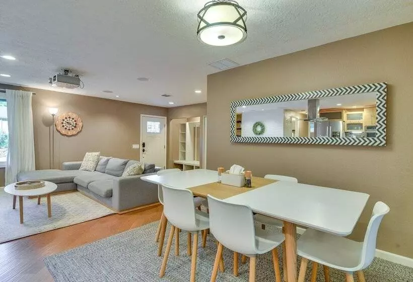 Lake Oswego Home W/ Covered Patio: Near Portland!