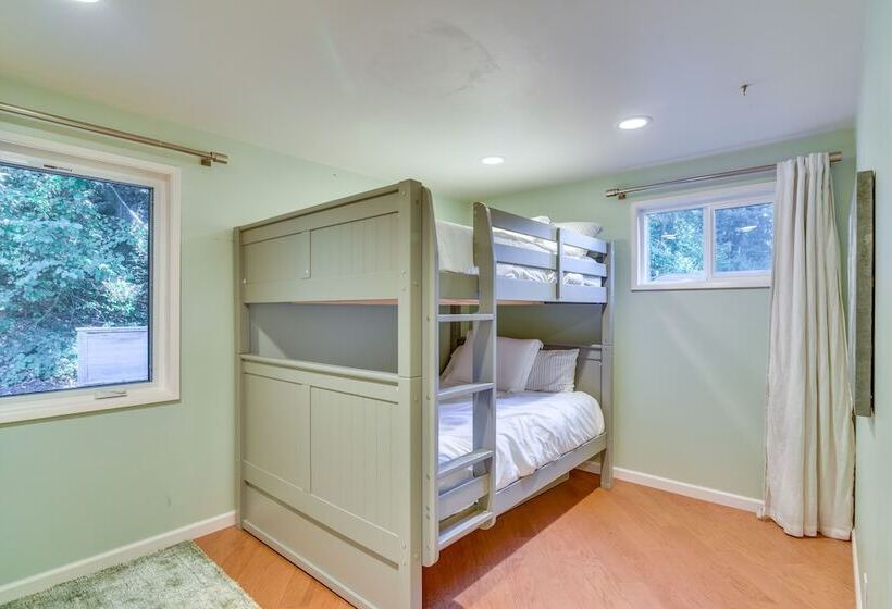 Lake Oswego Home W/ Covered Patio: Near Portland!