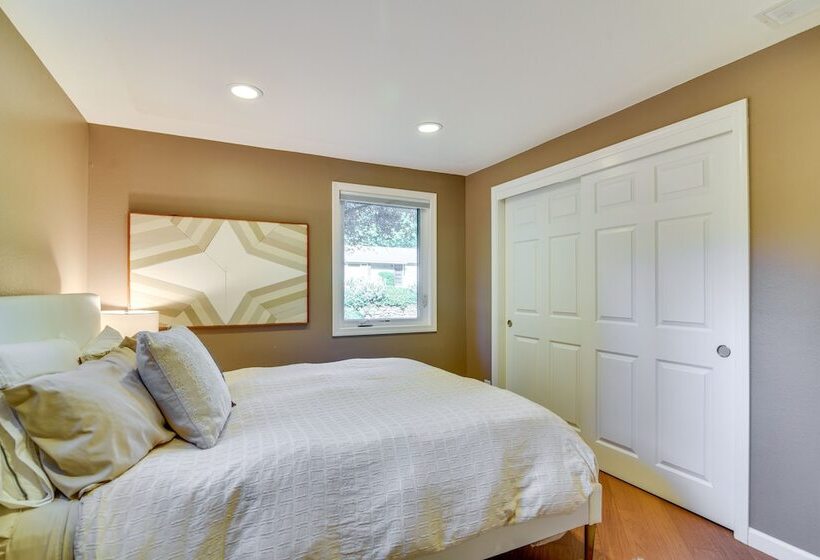 Lake Oswego Home W/ Covered Patio: Near Portland!