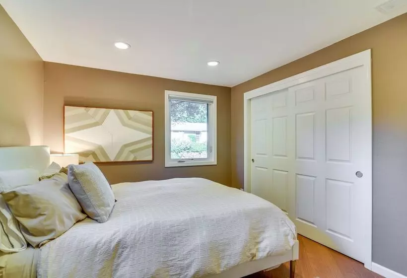 Lake Oswego Home W/ Covered Patio: Near Portland!