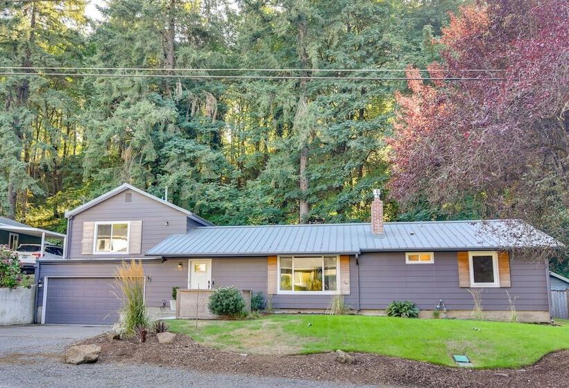 Lake Oswego Home W/ Covered Patio: Near Portland!