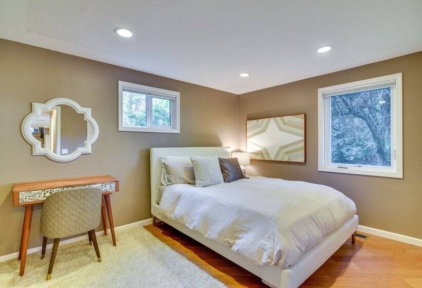 Lake Oswego Home W/ Covered Patio: Near Portland!