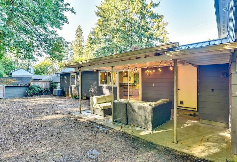 Lake Oswego Home W/ Covered Patio: Near Portland!