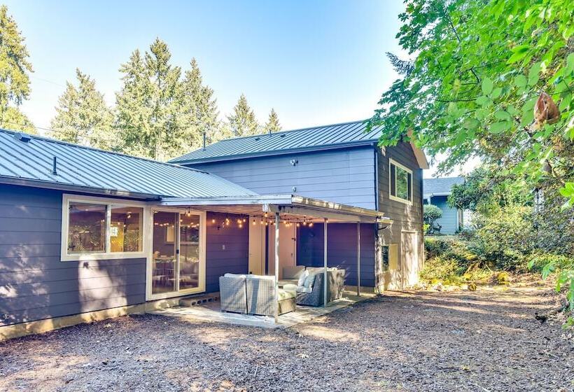 Lake Oswego Home W/ Covered Patio: Near Portland!