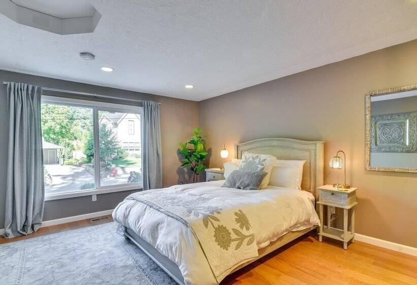 Lake Oswego Home W/ Covered Patio: Near Portland!