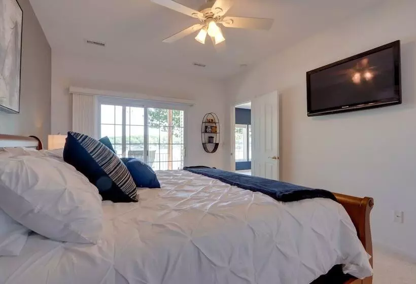 Private Dock + 4 Decks: Lake Ozark Retreat!