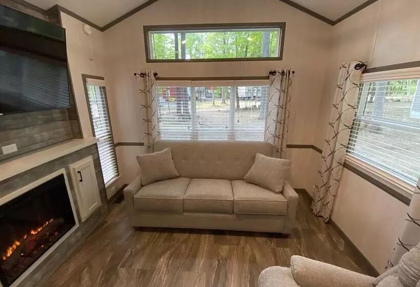 Lincolnwood Tiny House 13
