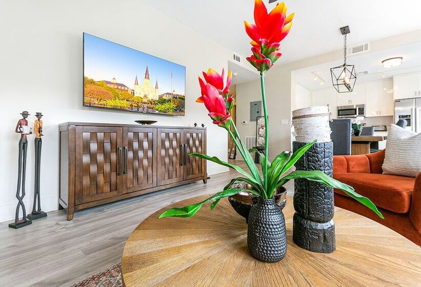 Lively 4br Condo Steps To French Quarter Unit 518