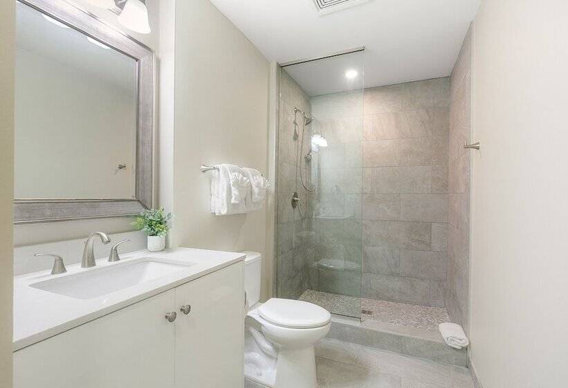 Lively 4br Condo Steps To French Quarter Unit 518