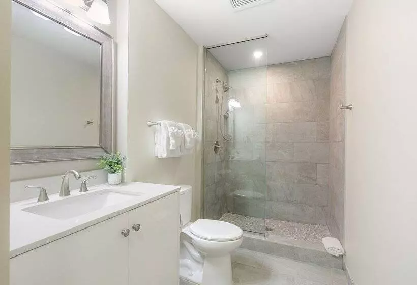 Lively 4br Condo Steps To French Quarter Unit 518