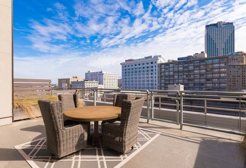 Lively 4br Condo Steps To French Quarter Unit 518