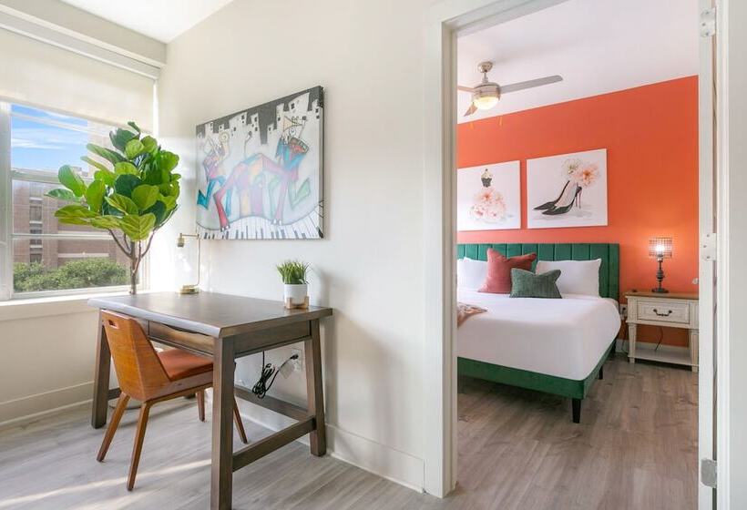 Lively 4br Condo Steps To French Quarter Unit 518