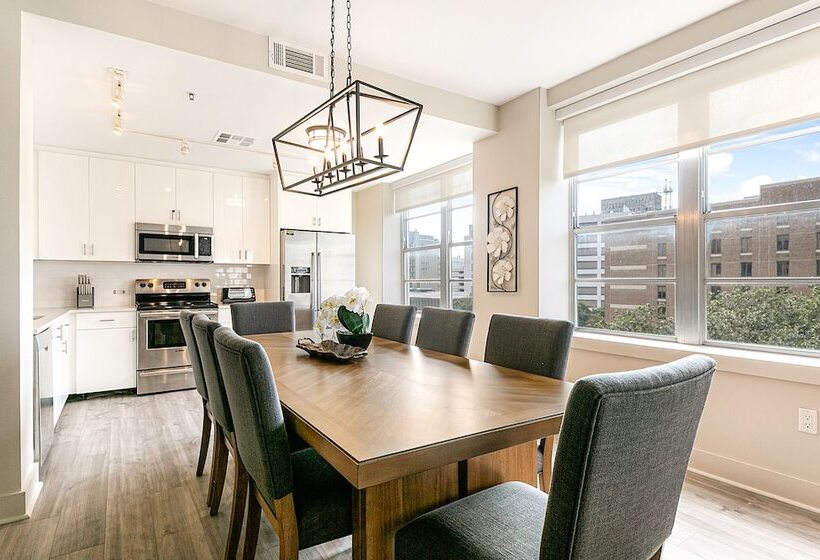 Lively 4br Condo Steps To French Quarter Unit 518