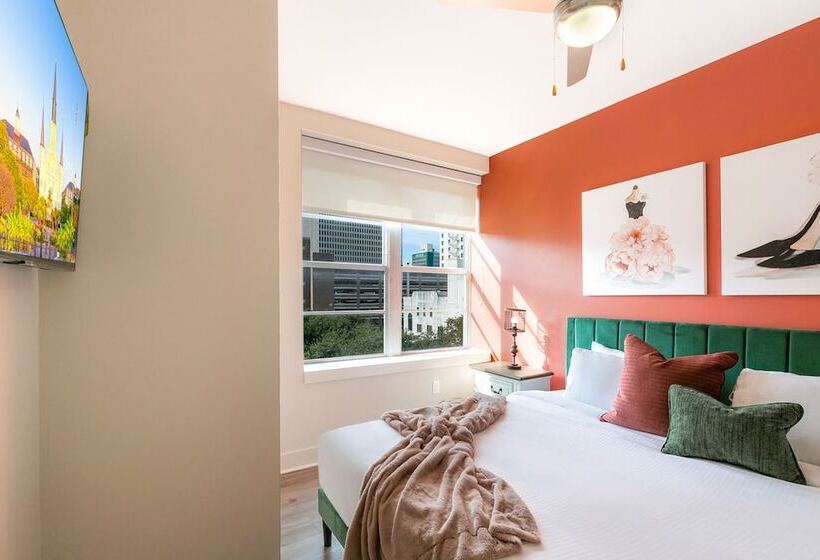 Lively 4br Condo Steps To French Quarter Unit 518