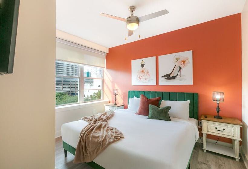 Lively 4br Condo Steps To French Quarter Unit 518
