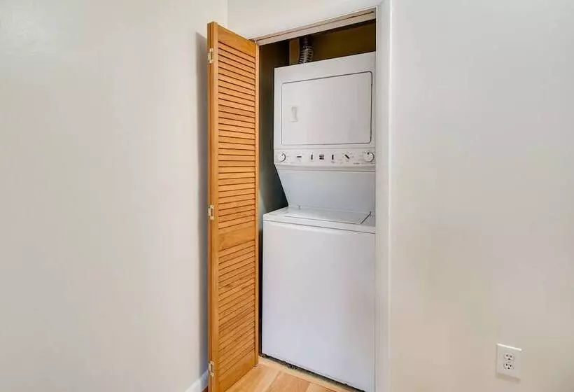 Maryland Vacation Rental: Walk To Beach