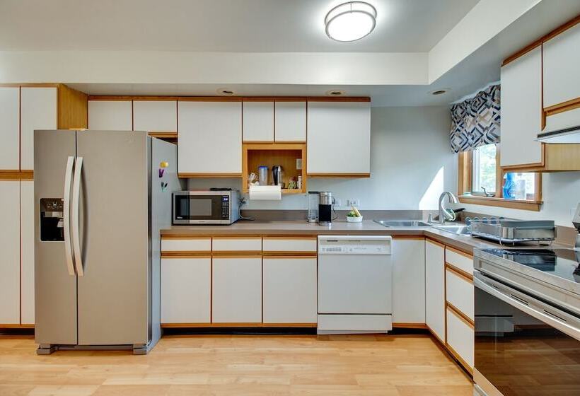 Maryland Vacation Rental: Walk To Beach