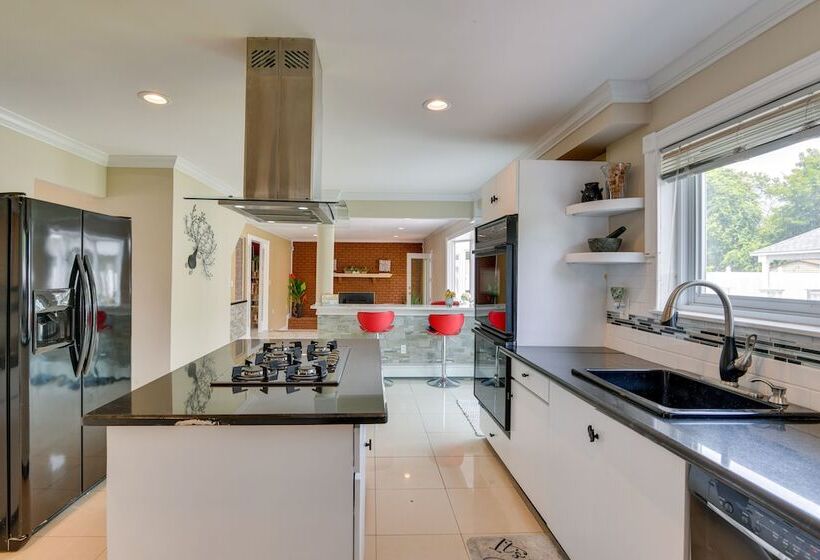 Medford Home W/ Pool, Near Golf Courses!