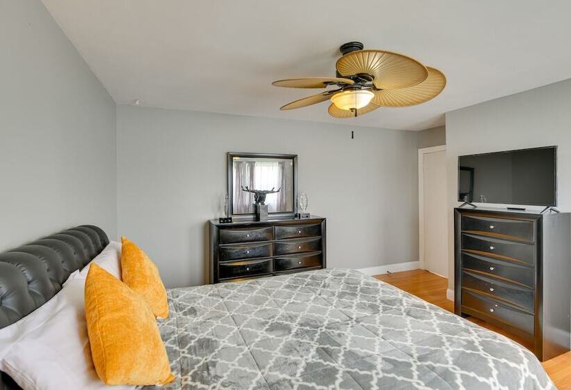 Medford Home W/ Pool, Near Golf Courses!