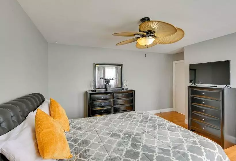 Medford Home W/ Pool, Near Golf Courses!