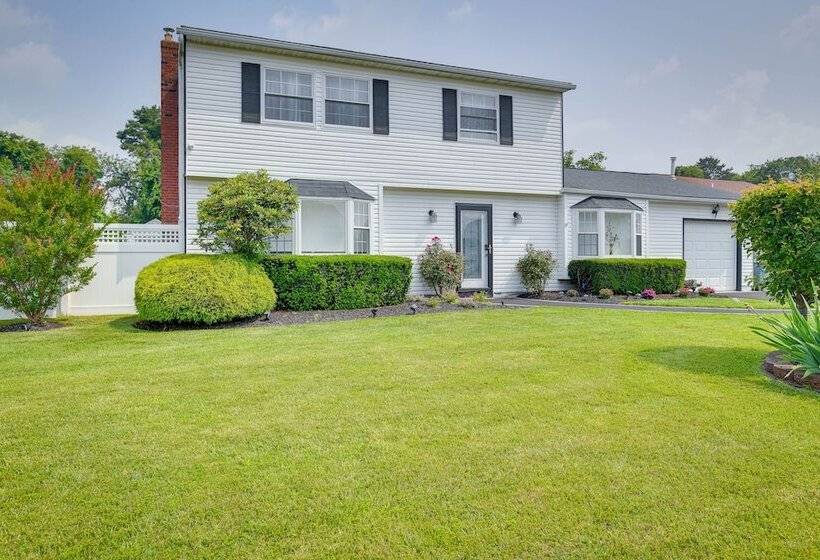 Medford Home W/ Pool, Near Golf Courses!