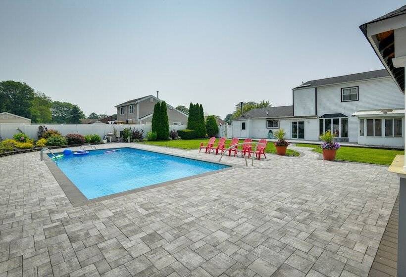 Medford Home W/ Pool, Near Golf Courses!