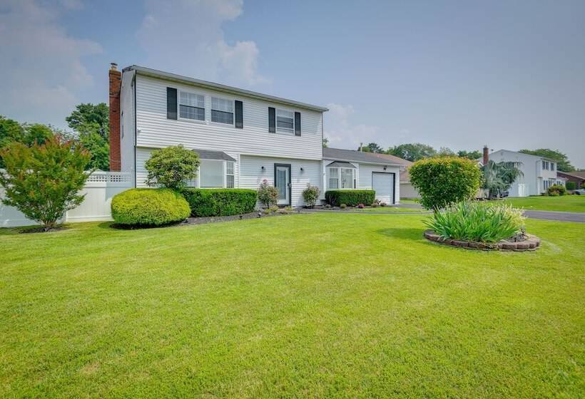 Medford Home W/ Pool, Near Golf Courses!